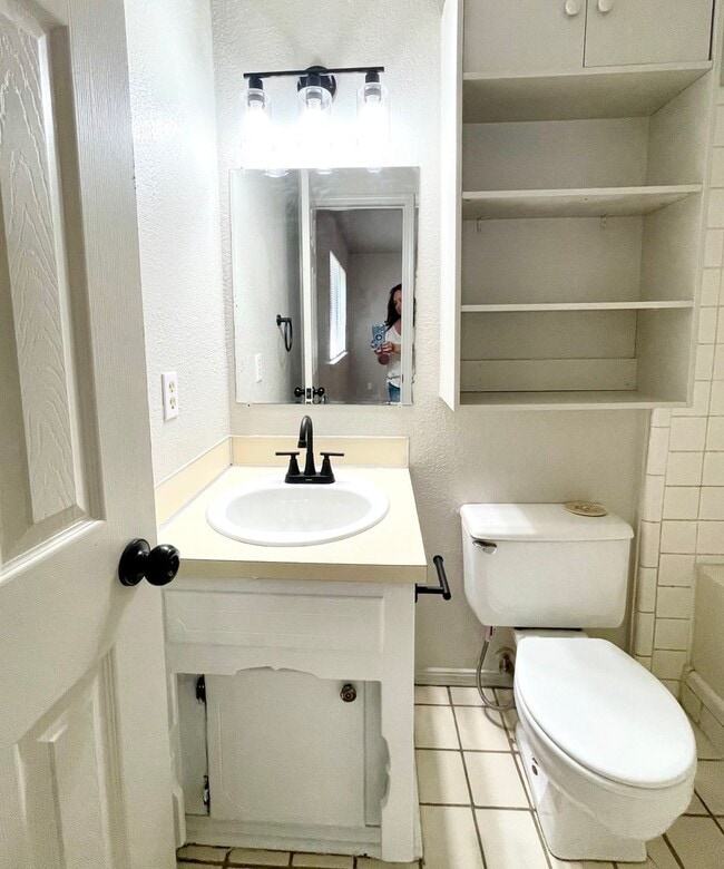 Building Photo - Updated 4 Bedroom Home