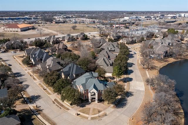 Building Photo - 1004 Drake Dr