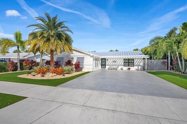 Building Photo - 355 Center St