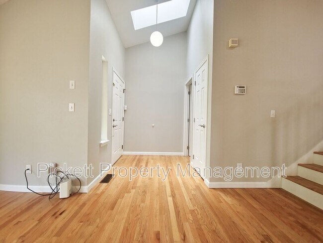 Building Photo - 18845 NE Meadow Run Dr