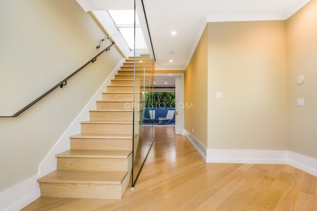 Building Photo - 1297 Dolores St