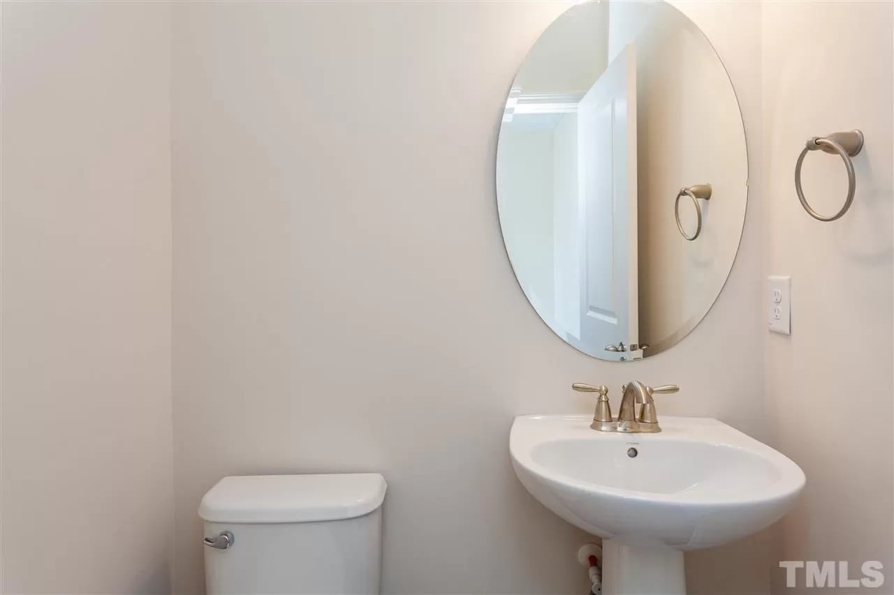 Building Photo - Room in Townhome on Chattering Lory Ln