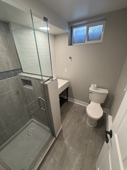 Building Photo - 7100 Avrum Dr