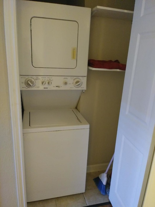 washer/dryer - 4518 Y A Tittle Ave