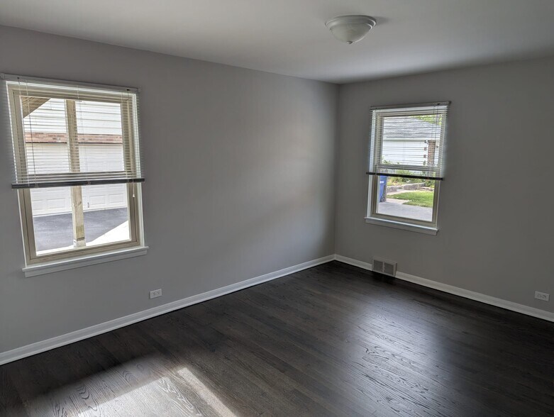 Building Photo - 113 Burtis Ave