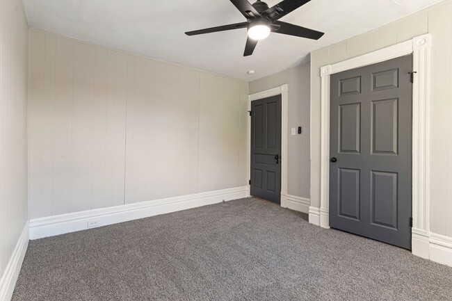 Building Photo - 3 bed 1.5 bath - freshly updated top to bottom, dishwasher, laundry, off street parking