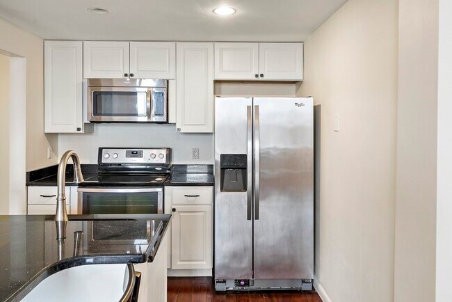 Building Photo - 492 Beacon St