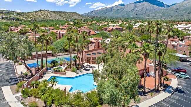 Building Photo - 5051 N Sabino Canyon Rd