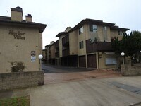 Building Photo - 2 BDR Condo with 2-Car Garage