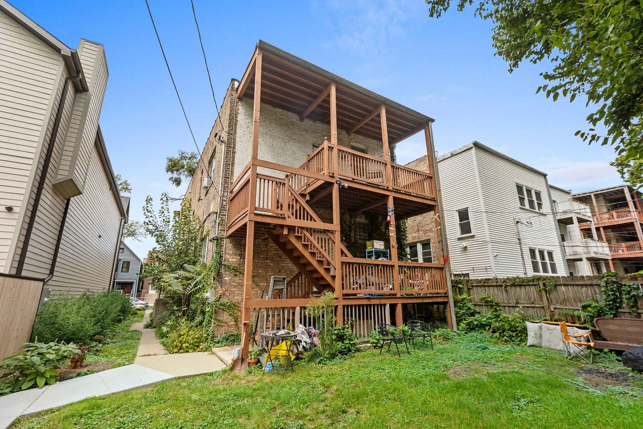 Building Photo - 2507 N Sawyer Ave