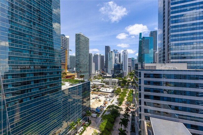 Building Photo - 1451 Brickell Ave