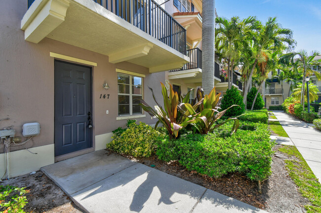 Building Photo - 147 Greenwich Cir