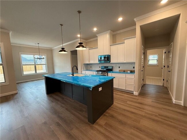 Building Photo - 1900 Farmer St