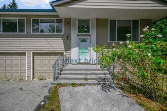Building Photo - Beautiful Single Family House Bellevue Ava...