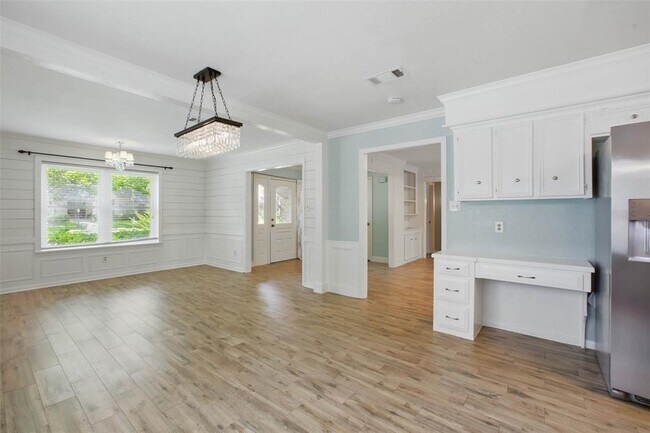 Building Photo - 1302 Dominion Dr