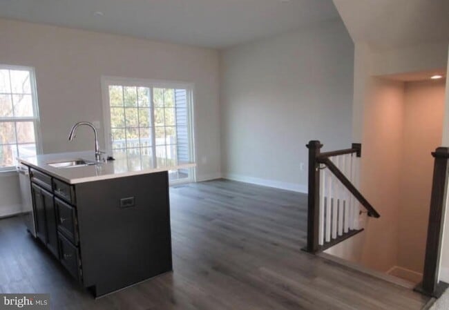 Building Photo - 1744 Scenic Lp