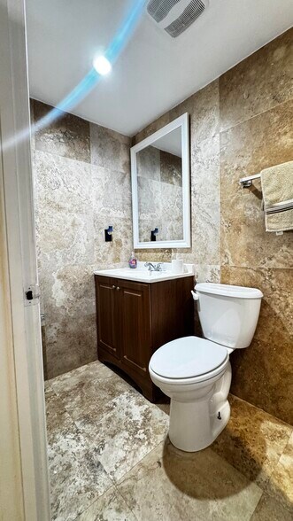 Building Photo - 999 Brickell Bay Dr