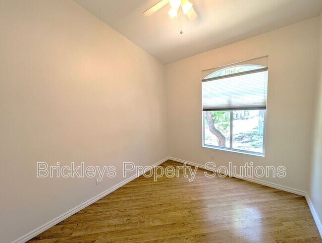 Building Photo - 500 N Roosevelt Ave