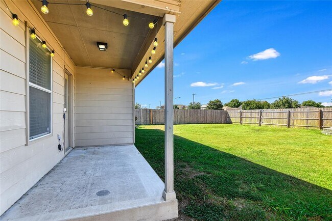 Building Photo - 811 Encinita Dr