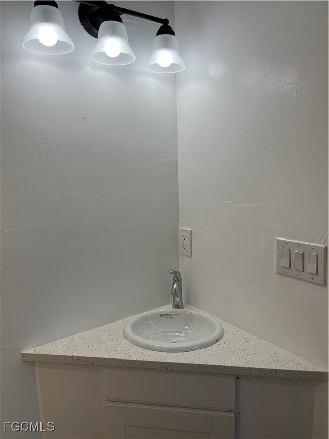 Building Photo - 4874 Pine Island Rd