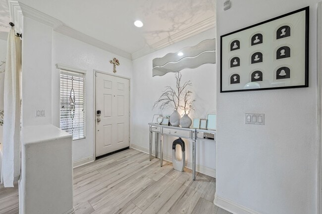 Building Photo - Beautiful Townhome in Chula Vista zz