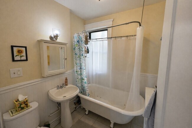 Building Photo - 15 Park Dr