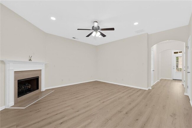 Building Photo - 318 Knelston Oak Dr NE