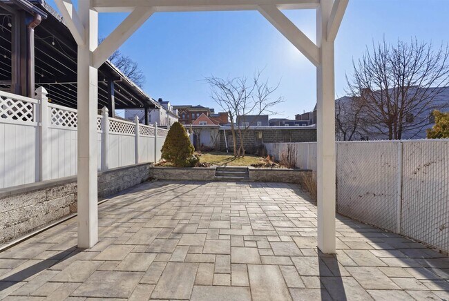 Building Photo - 821 18th St