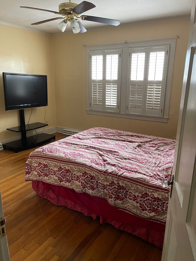 Building Photo - 3641 Cowden Ave