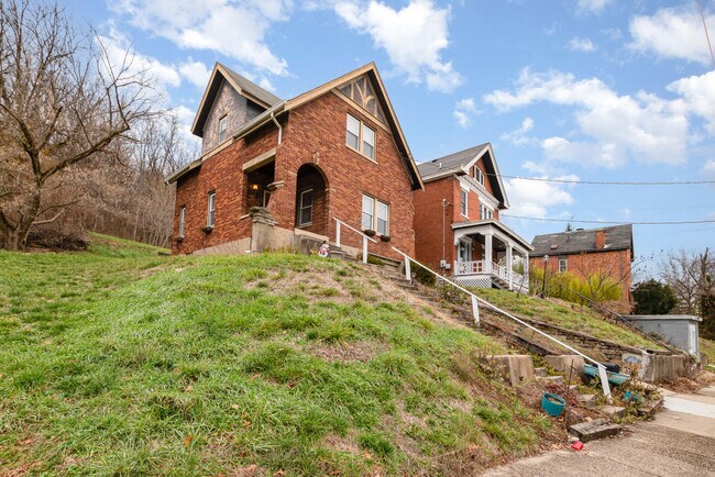 Building Photo - 710 Highland Ave
