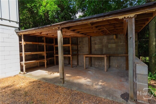 Building Photo - 1037 College Station Rd