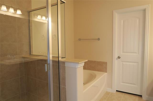 Building Photo - 812 Kinghaven Dr
