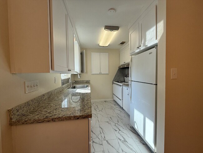 Building Photo - Newly Remodeled 4 Bed 2 Bath in Citrus Hei...