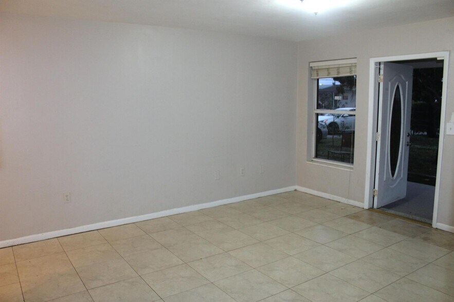 Building Photo - 4434 Venus Ave