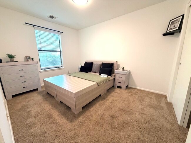 Building Photo - 41 Coriander Way