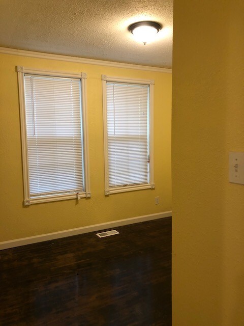 Building Photo - Lovely 3 Bed 1 Bath Home