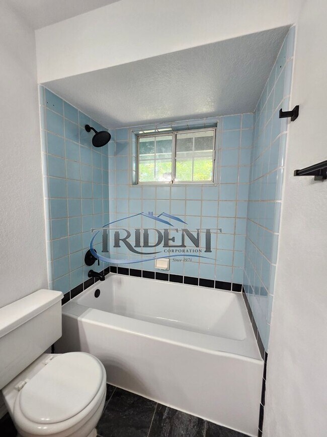 Building Photo - 3 bedroom, 2 bath house