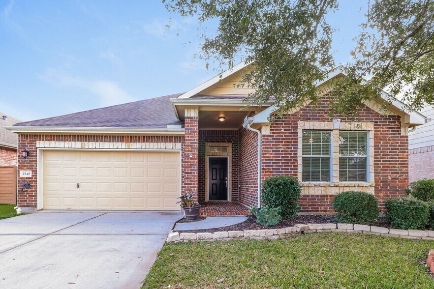 Primary Photo - 2548 Blue Heron Cir