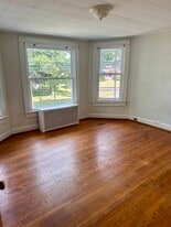 Building Photo - 1747 Sanderson Ave