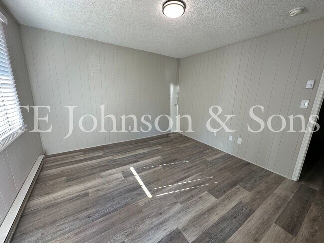 Building Photo - Cozy 1 Bedroom Unit with Water Included on Green Oaks Ct