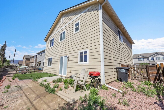 Building Photo - $2,595.00, 3 beds, 2.5 bath, Single Family...