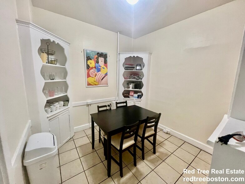 Building Photo - 322 St Paul St