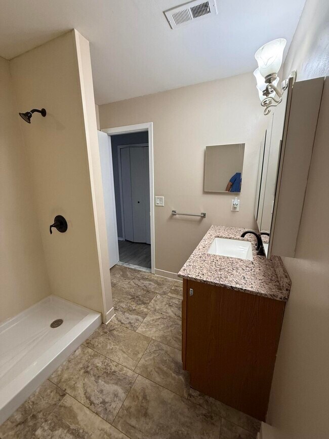 Building Photo - 7708 Manor Cir