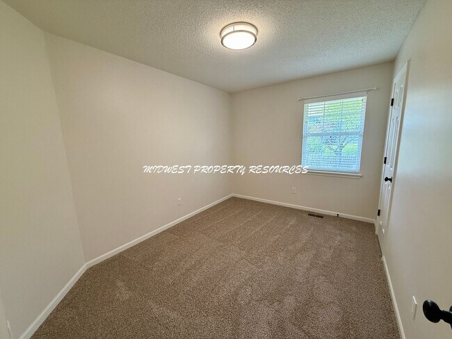 Building Photo - Beautifully Updated 3 Bed, 2 Bath Split-Level Home with Finished Basement