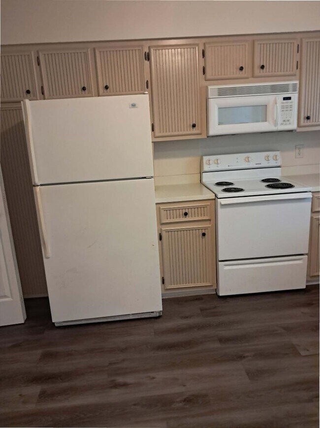 Building Photo - 1706 Ridgewood Dr