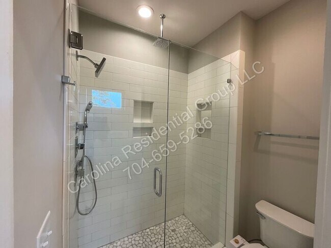 Building Photo - 1012 Westbrook Dr