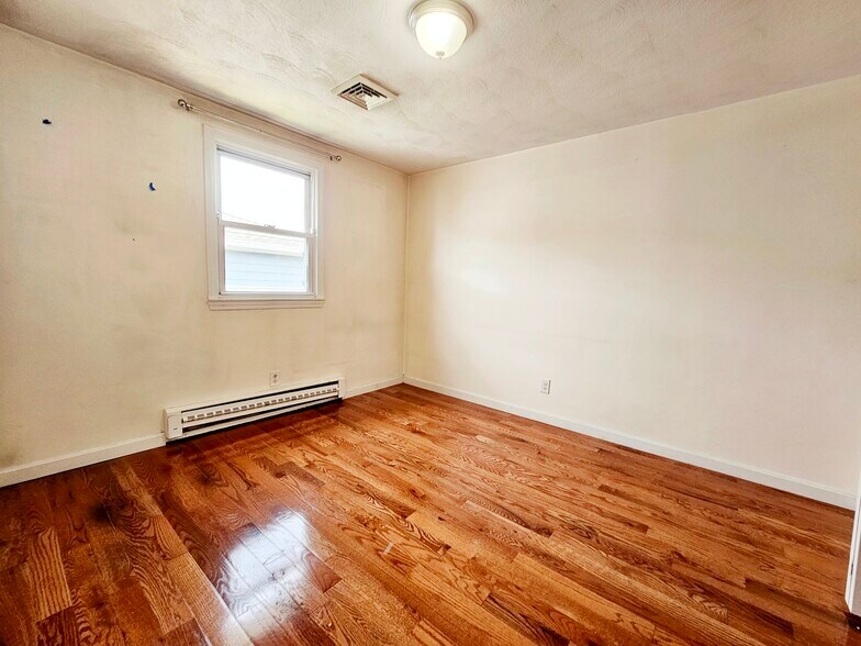 Building Photo - 74 Dunboy St