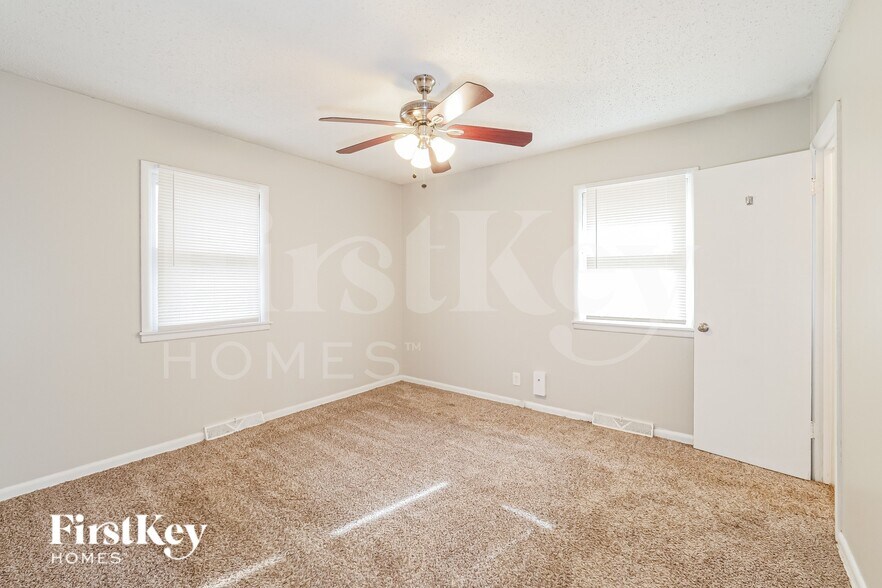 Building Photo - 8207 E 85 St