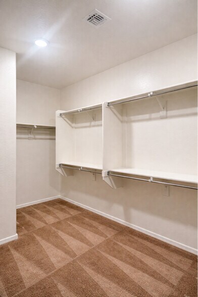 Building Photo - 10040 E Tiburon Ave