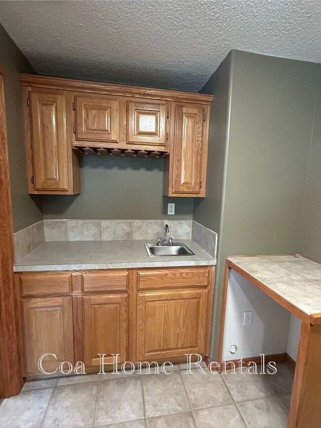 Building Photo - Beautiful Andover Property